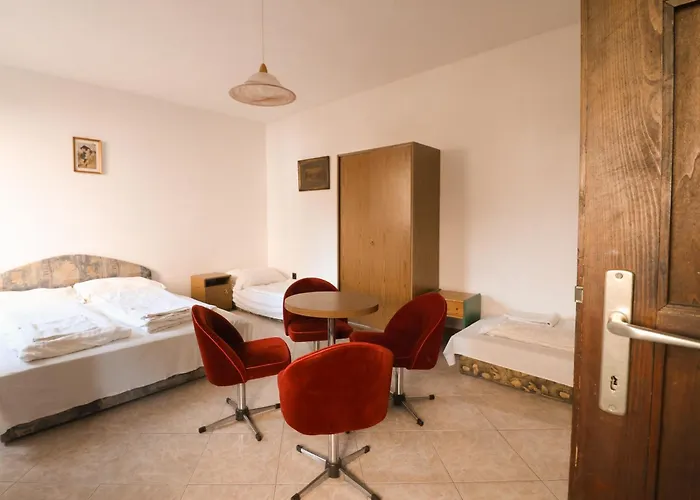 Mueller's 3 Apartment