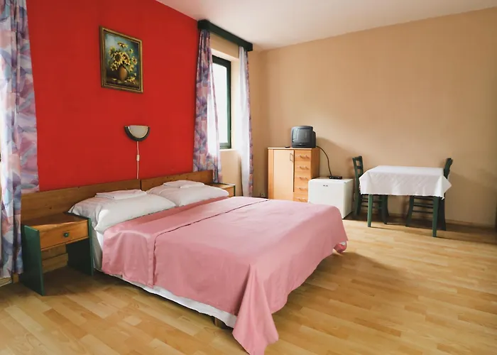 Mueller's 3 Apartment